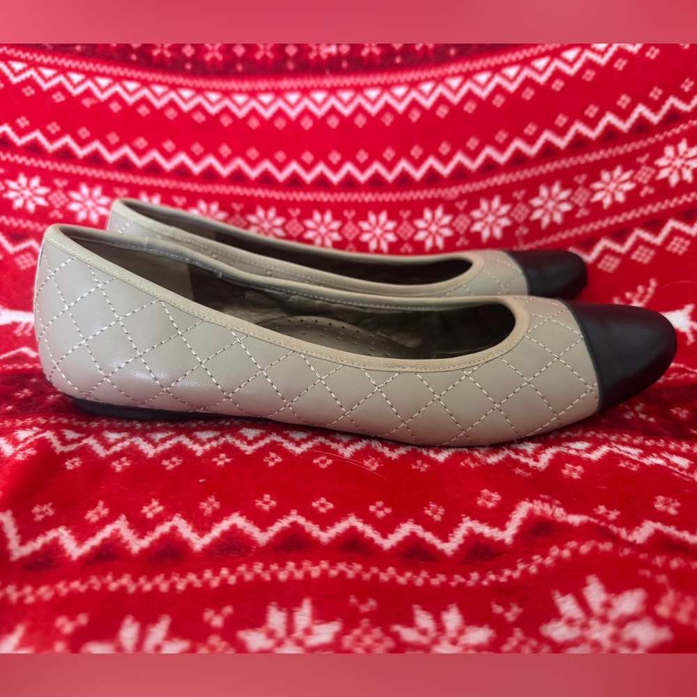 Vaneli Serene Quilted Ballet Flats 9 1/2 N Slip On Patent Toe